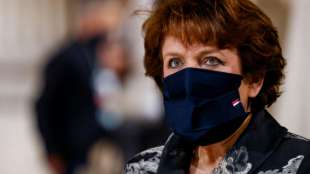 Frankreichs Kulturministerin Bachelot mit Covid-19 in Klinik