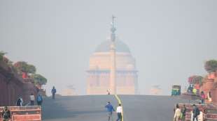 Schulschlie&szlig;ungen und Homeoffice in Neu Delhi wegen dichter Smog-Wolke