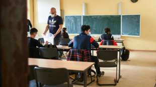 Karliczek fordert Impfangebot f&uuml;r vorerkrankte Kinder bis Ferienende