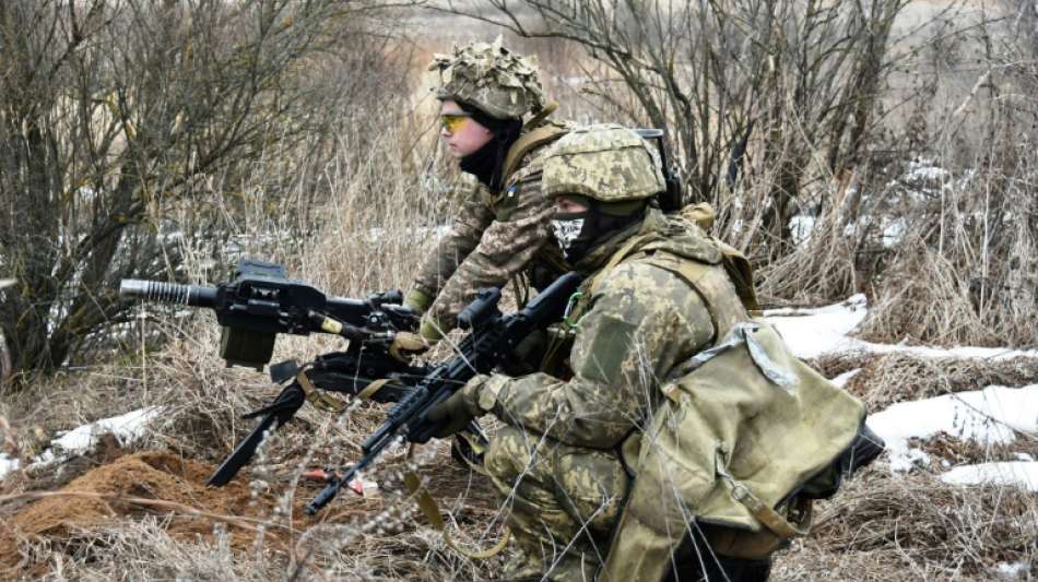 Verteidigungsministerium stellt Schutzhelme f&uuml;r Ukraine zur Lieferung bereit