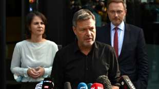 Habeck sieht Ampel-Koalition "noch lange nicht in trockenen T&uuml;chern"