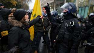 Landkreise fordern hartes Vorgehen gegen gewaltsame Corona-Demonstrationen