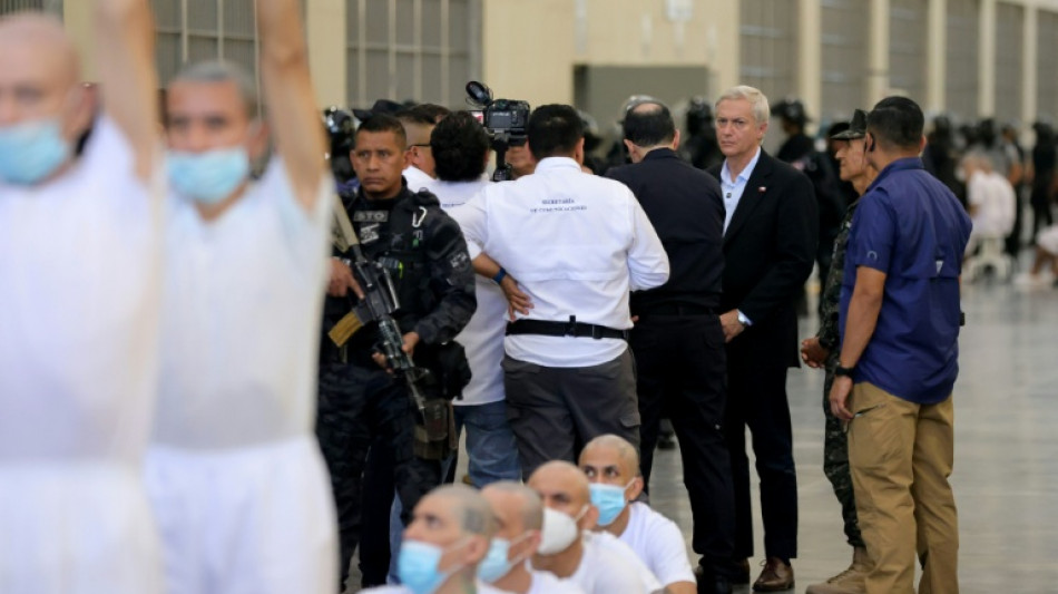 Presidente eleito do Chile visita megapris&atilde;o de El Salvador para 'estudar' modelo