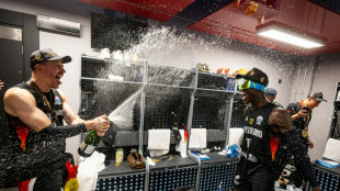"Happy Birthday" und Dusche für Geburtstagskind Schröder