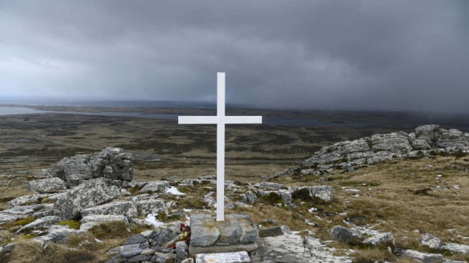 El Reino Unido conmemora los 40 a&ntilde;os de la rendici&oacute;n argentina en Malvinas