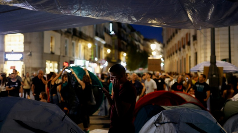 Le campement pour le droit au logement passe une deuxi&egrave;me nuit au centre de Madrid
