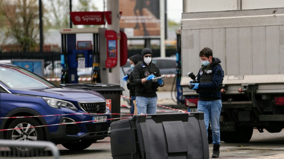 Homem mata uma pessoa e deixa 4 feridos ao abrir fogo em &aacute;rea pr&oacute;xima a Paris