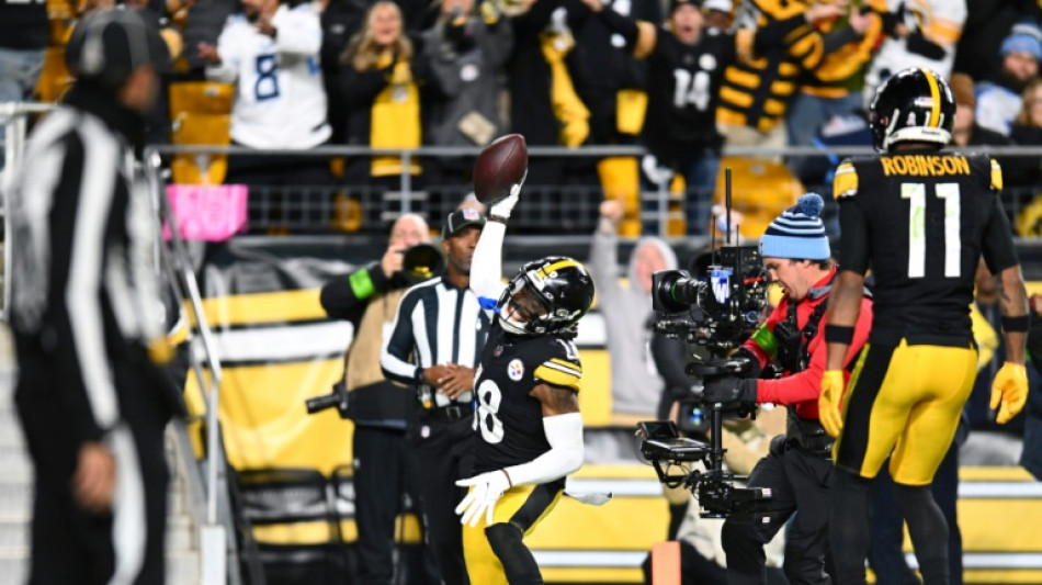 Late touchdown lifts Steelers over Titans