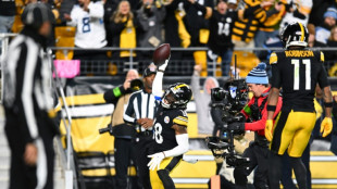 Late touchdown lifts Steelers over Titans