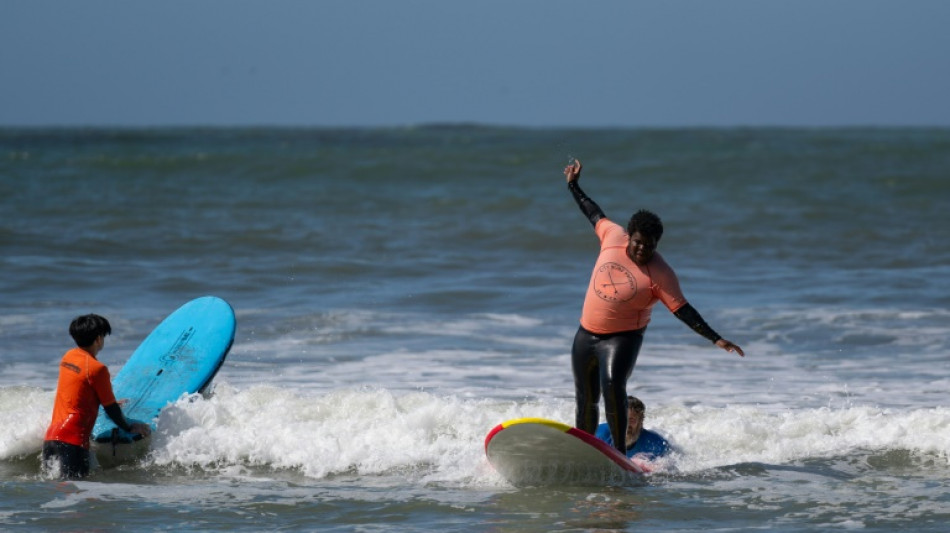 Catching a break: Inner city Californians try surfing