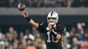 Raiders halt losing streak as Packers downed