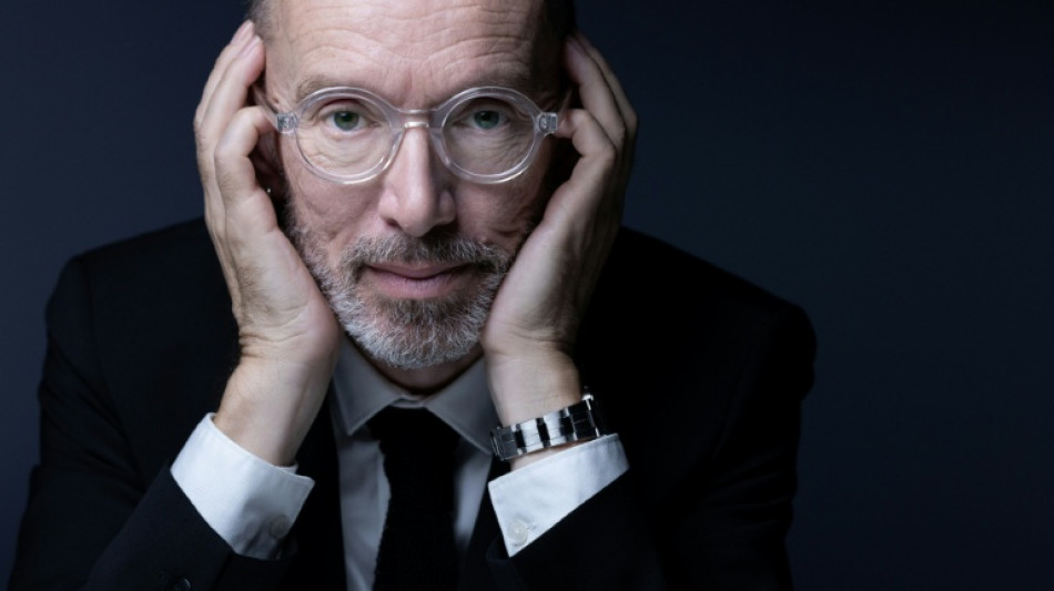 Laurent Mauvignier recebe prêmio Goncourt de literatura na França