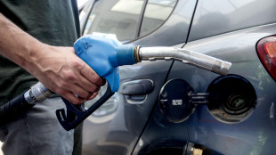 Ancora ribassi per i carburanti, benzina al self a 1,837 euro