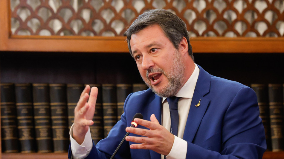 Salvini, pericolo non da Mosca ma dai migranti clandestini