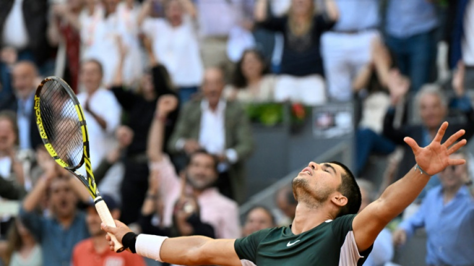 Alcaraz derriba tambi&eacute;n a Djokovic y jugar&aacute; la final de Madrid ante Zverev