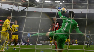 Brandt strikes late to save Dortmund in Frankfurt thriller