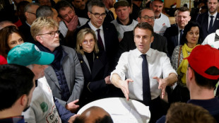 Macron visita Sal&atilde;o da Agricultura em Paris entre brigas, insultos e promessas
