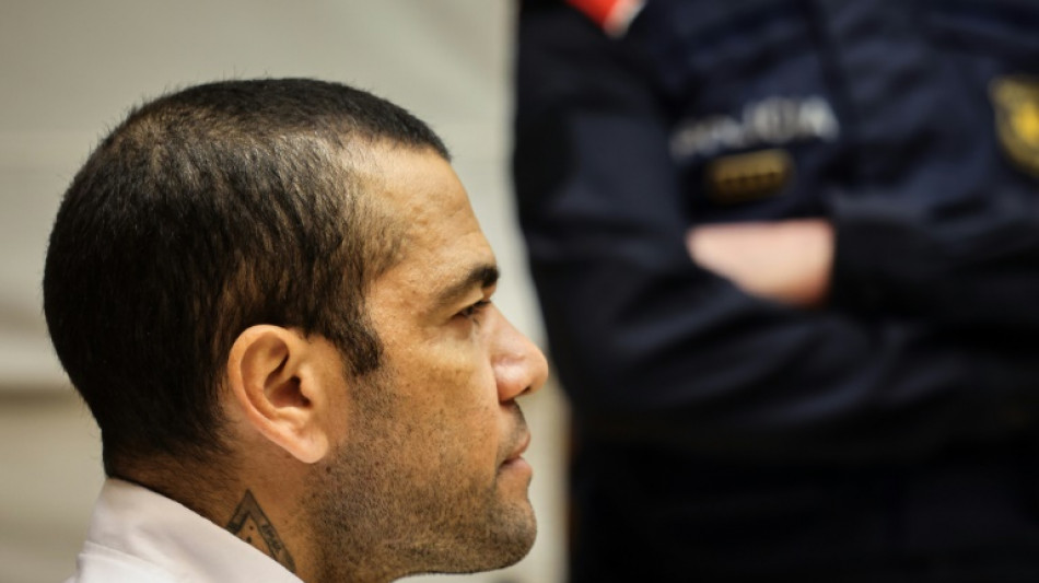 Daniel Alves condenado a quatro anos e meio de pris&atilde;o por estupro