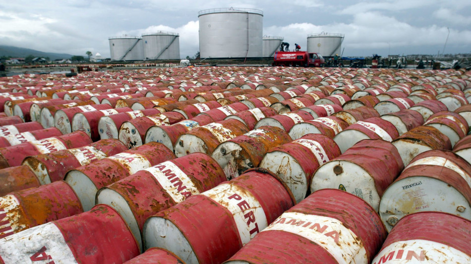 Prezzo petrolio in aumento, Wti scambiato a 61,77 dollari