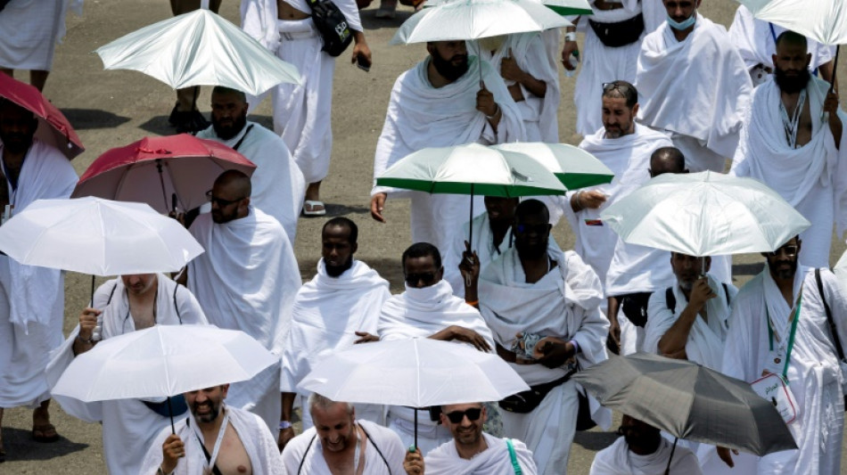 Hajj: les fid&egrave;les proc&egrave;dent &agrave; la lapidation de Satan au premier jour de l'A&iuml;d