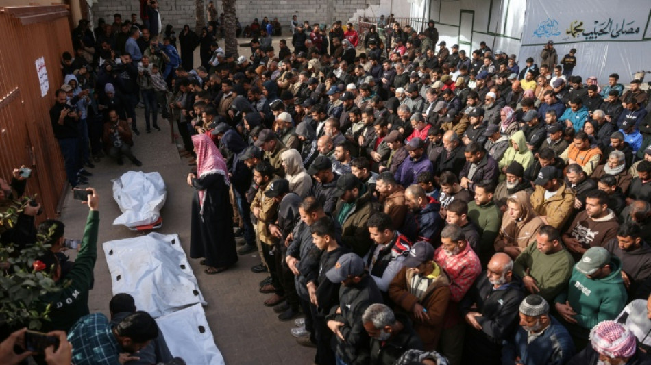 La D&eacute;fense civile de Gaza annonce que des frappes isra&eacute;liennes ont fait 12 morts