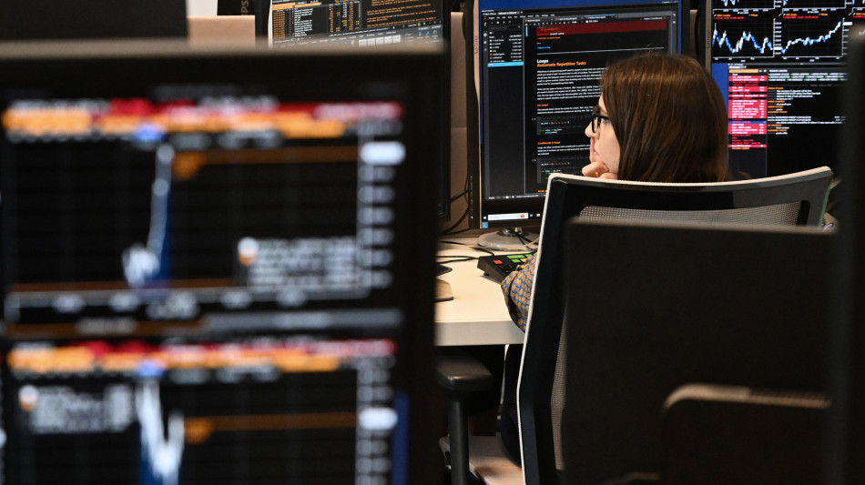 Borsa: l'Europa conferma il rialzo, calano i rendimenti dei titoli Stato
