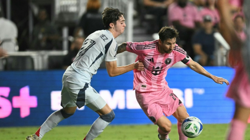 Suarez double in vain as Chicago sink Miami to clinch playoff berth