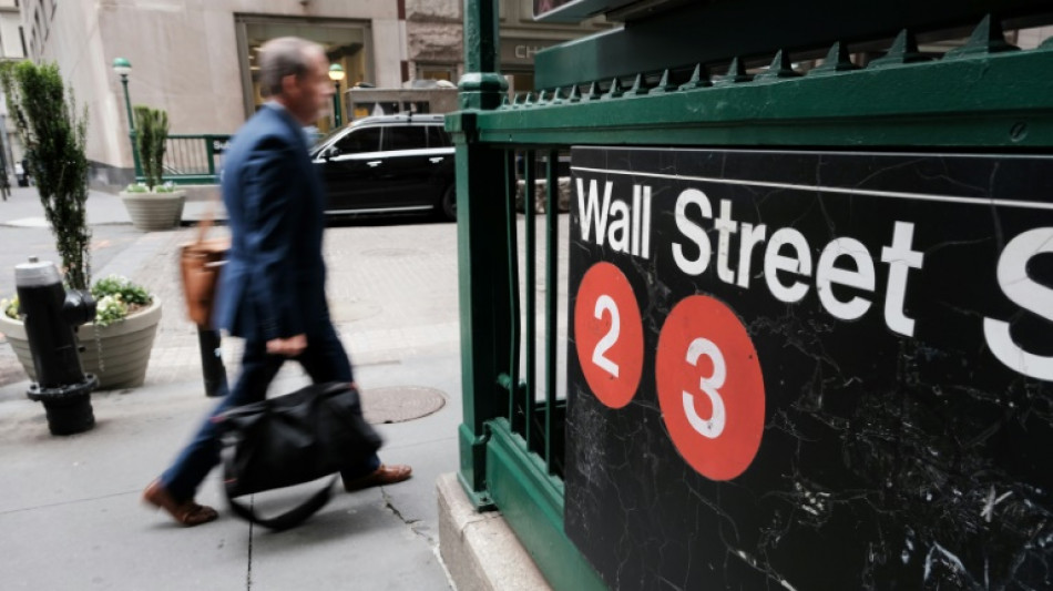 Wall Street termine en ordre dispers&eacute;, enthousiasme mod&eacute;r&eacute; sur l'inflation 