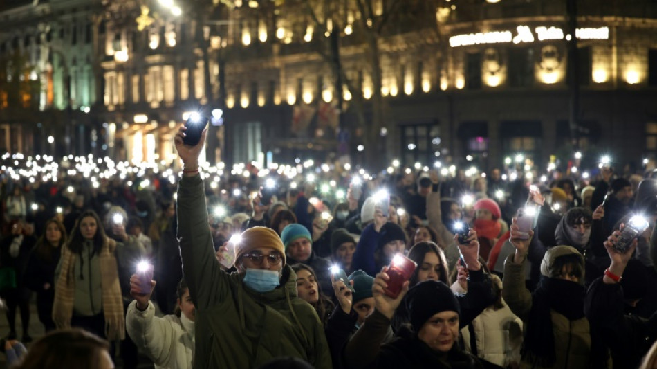 G&eacute;orgie: des milliers de manifestants pro-UE devant le parlement