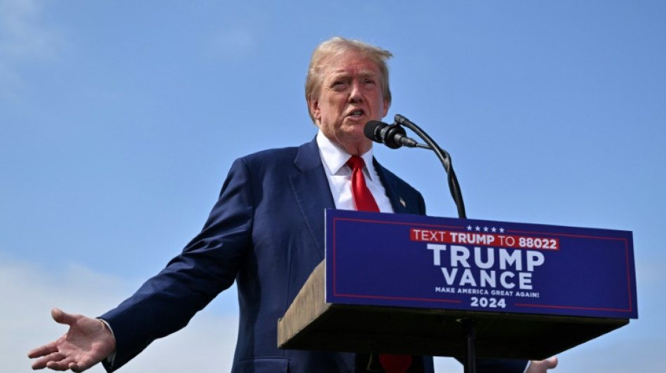 Trump "sain et sauf" apr&egrave;s des tirs pr&egrave;s de lui, selon son &eacute;quipe de campagne
