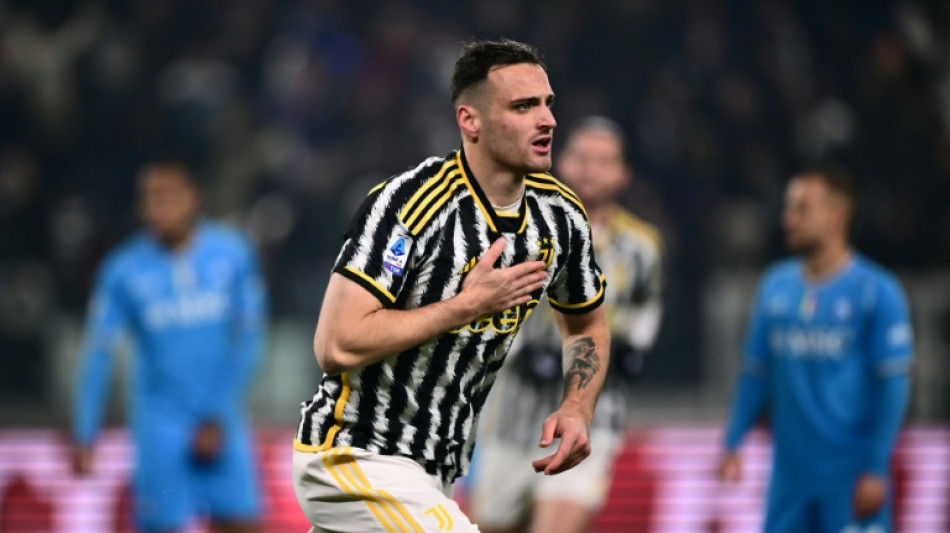 Juventus vence Napoli (1-0) e assume lideran&ccedil;a provis&oacute;ria da Serie A