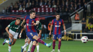 Lewandowski double rescues Barca, Atletico beat Villarreal