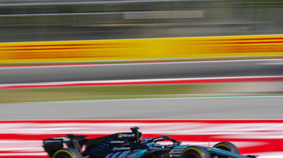 Russell si prende la pole a Barcellona, secondo Hamilton