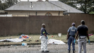 Sube a 26 muertos el balance de la explosi&oacute;n de un cami&oacute;n cisterna en Sud&aacute;frica
