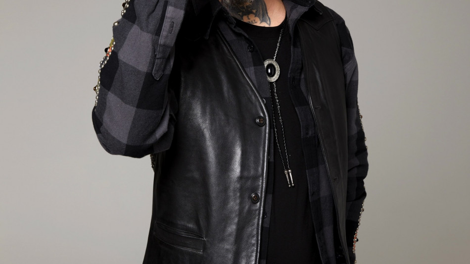 'Vita morte e miracoli' di J-Ax, il nuovo album &egrave; country