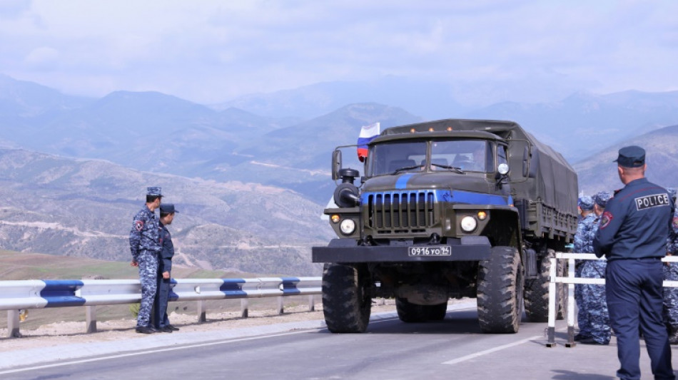 Separatistas de Nagorno-Karabakh entregam armas ao Azerbaij&atilde;o e negociam retirada de tropas
