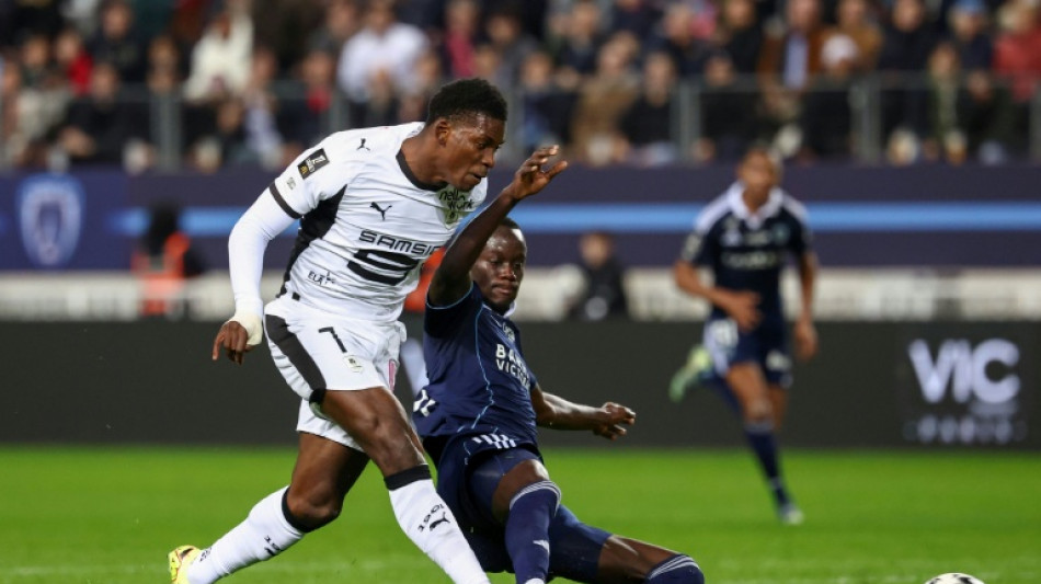 Ligue 1: Rennes &eacute;loigne la crise en s'imposant au Paris FC 1-0 