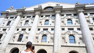 Borsa: Milano cauta, bene Stellantis e Stm, gi&ugrave; Juve e Tim