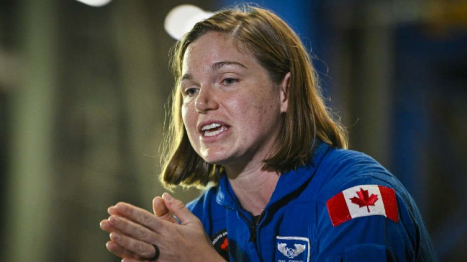 Entre rires et larmes, une journ&eacute;e historique pour l'astronaute Jenni Gibbons &agrave; Houston