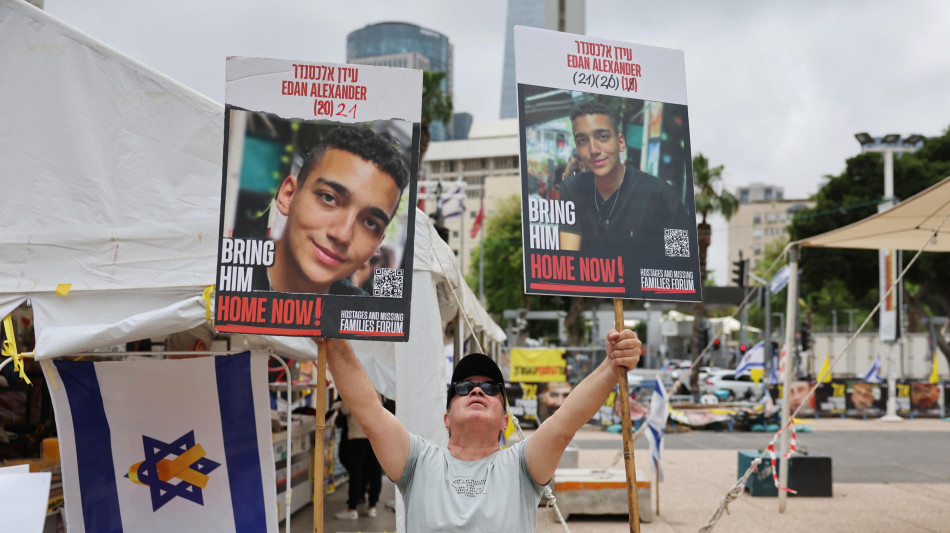 La Croce Rossa ha preso in consegna da Hamas il rapito Usa
