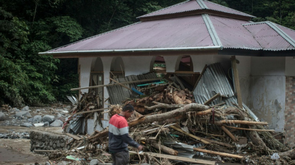 Inundaciones y corrientes de lava fr&iacute;a dejan 41 muertos y 17 desaparecidos en Indonesia