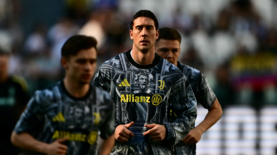 De volta ap&oacute;s longa aus&ecirc;ncia, Vlahovic se lesiona novamente e desfalca Juventus