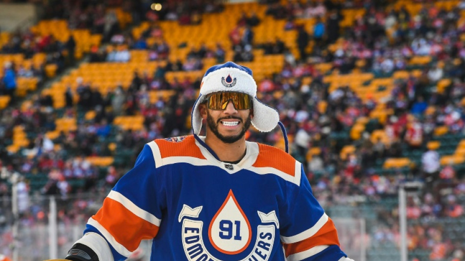Oilers defeat Flames outdoors in NHL Heritage Classic