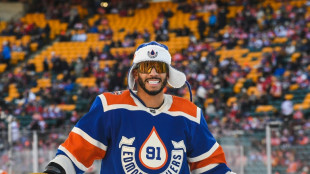 Oilers defeat Flames outdoors in NHL Heritage Classic