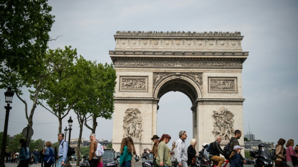 Vuelven los turistas extranjeros a Par&iacute;s tras dos a&ntilde;os de par&eacute;ntesis