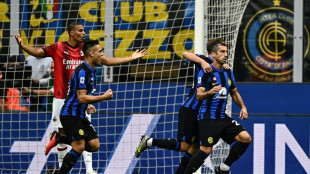 Inter atropela Milan (5-1) e assume lideran&ccedil;a da Serie A