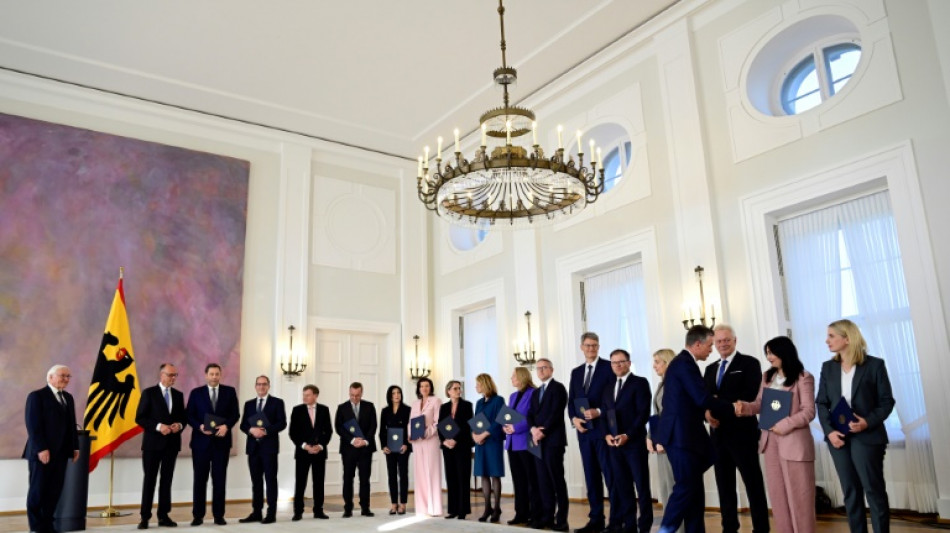 Neue Ministerinnen und Minister im Bundestag vereidigt