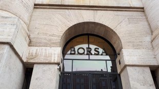 Borsa: Milano debole con Wall street e l'Europa, male Stellantis e le banche