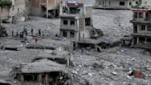 Avalanche entre Nepal e China deixa mais de 1.000 mortos