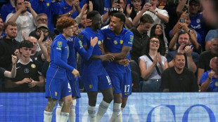 Welbeck marca seu 1&ordm; gol pelo Chelsea em vit&oacute;ria sobre o Luton (2-0) na Copa da Liga